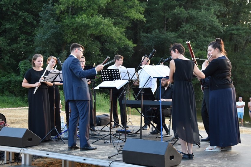 Muzyka klasyczna rozbrzmiewała nad jeziorem w Jarosławkach