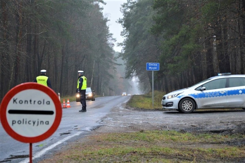 Pilnie strzeżona granica polsko-białoruska na Lubelszczyźnie. Patrole policyjne przy rzece Bug i na drogach w tej części regionu