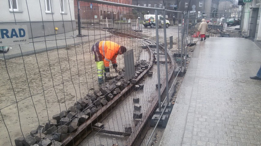 Gliwice: Montaż zabytkowych torów tramwajowych na ulicy Górnych Wałów