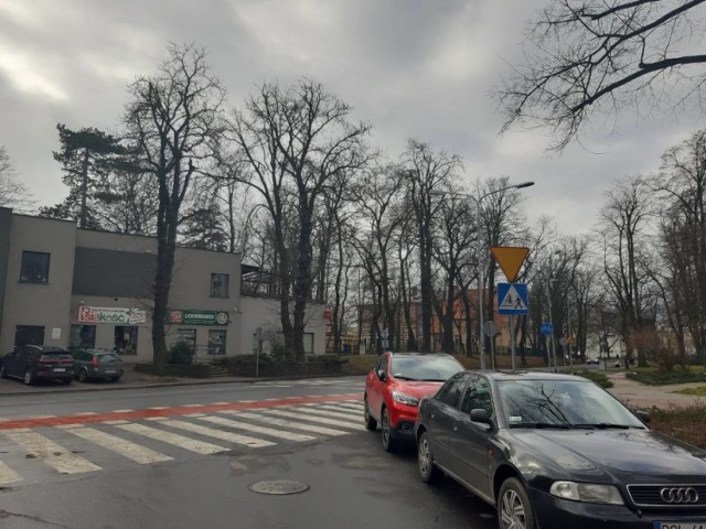 Złe pozostawianie swoich pojazdów na parkingach lub w miejscach niedozwolonych to częsta przypadłość kierowców z powiatu oleśnickiego.