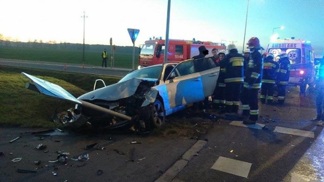 W czwartek około godziny 15.30 na obwodnicy Opalenicy w rejonie skrzyżowania z drogą na Sielinko zderzyły się dwa samochody osobowe - bmw na wolsztyńskich numerach rejestracyjnych oraz mercedes na nowotomyskich tablicach. Dwie osoby zostały ranne.

ZOBACZ WIĘCEJ: Wypadek na obwodnicy Opalenicy