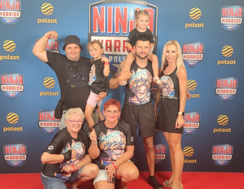 Dawid Jarosz z rodziną na planie Ninja Warrior Polska