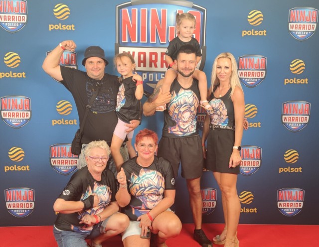 Dawid Jarosz z rodziną na planie Ninja Warrior Polska