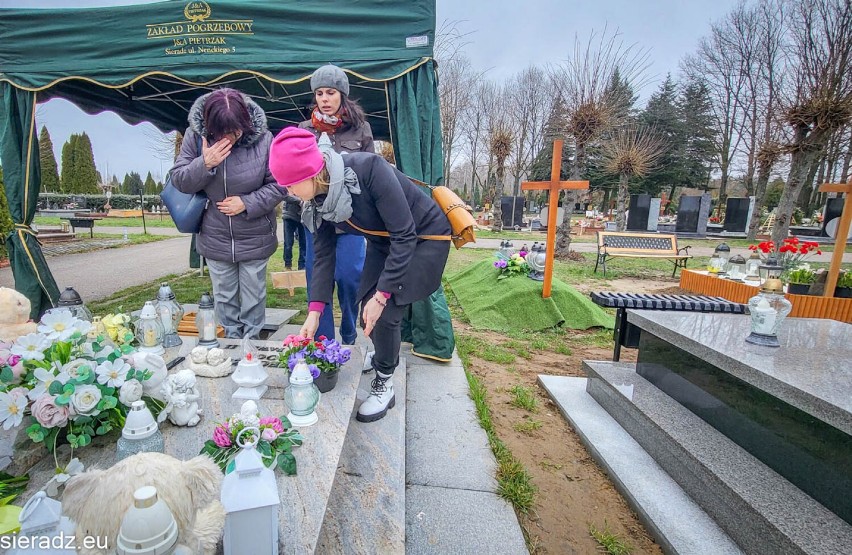 Na Cmentarzu Komunalnym w Sieradzu pochowano szczątki dzieci...