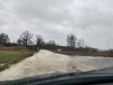 Mieszkańcy Rakowa Dużego walczą o lepsze drogi. Gminne drogi są pełne dziur i kolein, szkody w samochodach ZDJĘCIA