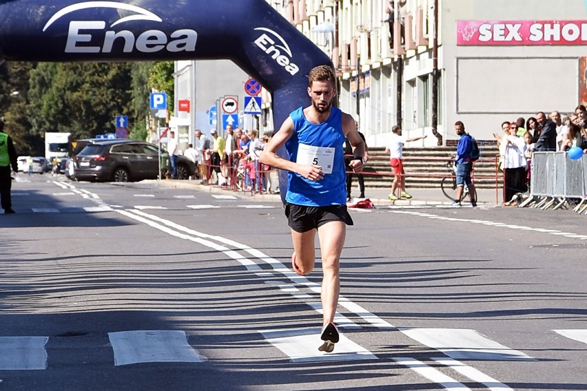 Ponad 1000 zawodników na mecie 30. Półmaratonu Signify Piła. Zobaczcie cz. 2 zdjęć