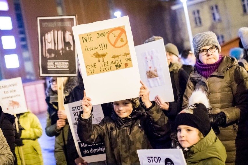 Bydgoski Ruch Antyłowiecki zorganizował protest, aby wyrazić...