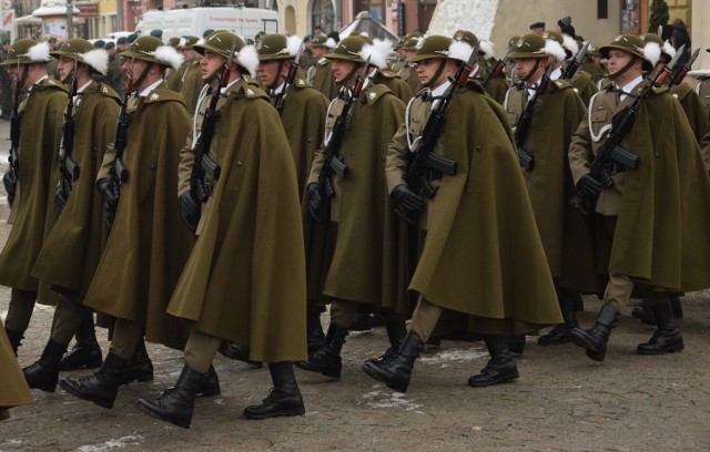 Jarosławski rynek gościł uroczystość Święta Wojsk Rakietowych i Artylerii. W uroczystej defiladzie wzięli udział żołnierze Garnizonu Jarosław.