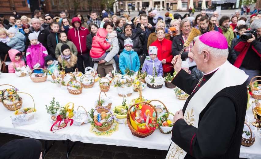 Zobacz koniecznie: Handel w Toruniu w Święta Wielkanocne....