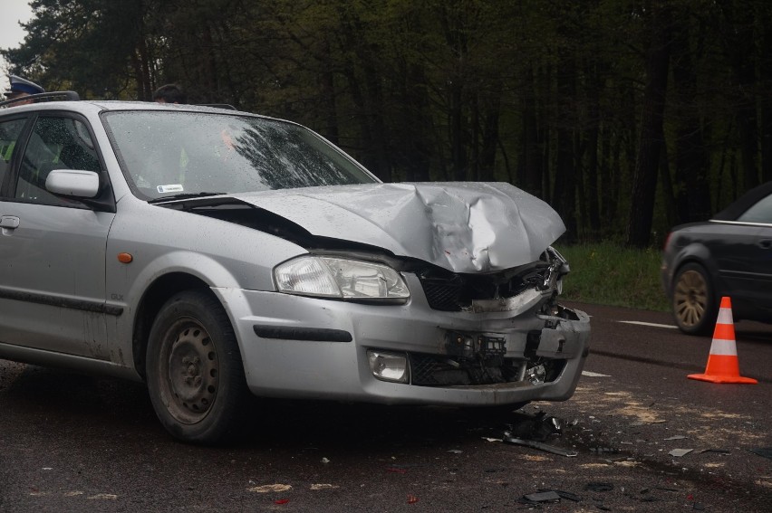 Lasy k. Kraśnika: Nieoznakowany, policyjny Opel Insignia kraśnickich policjantów rozbity FOTO, WIDEO