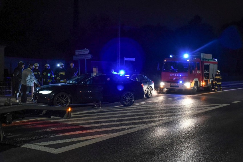 Zderzenie trzech samochodów na ul. Zdunowskiej w Krotoszynie [ZDJĘCIA]