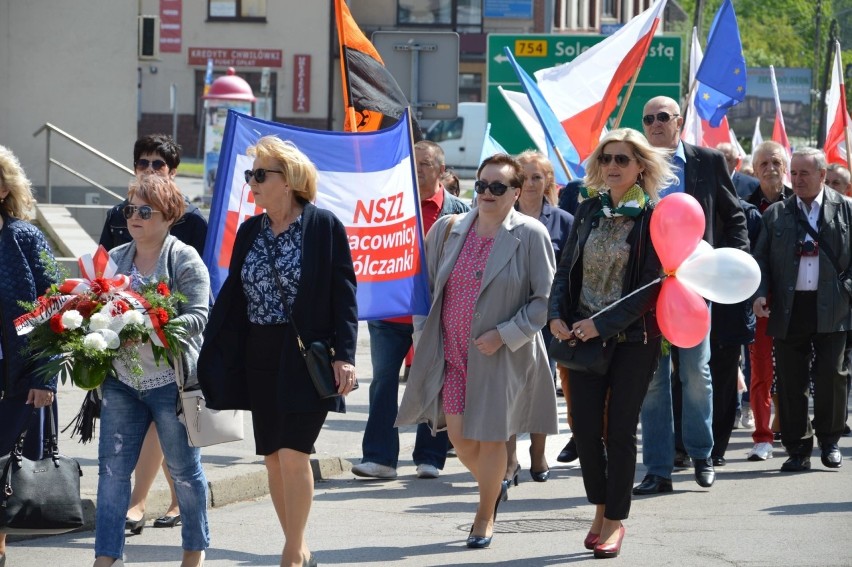 Święto Pracy w Ostrowcu. Głośne obawy o przyszłość Polski w Unii Europejskiej [ZDJĘCIA]
