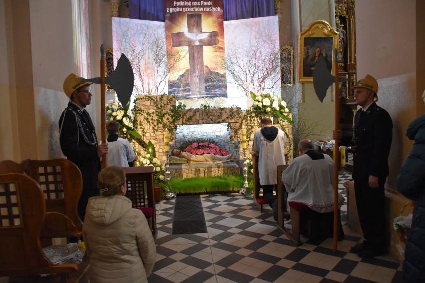 Groby Pańskie w kościołach na terenie powiatu kaliskiego. ZDJECIA