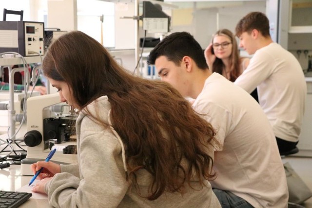 Uczniowie II Liceum Ogólnokształcącego w Przemyślu wzięli udział w zajęciach z informatyki i matematyki w Państwowej Wyższej Szkole Wschodnioeuropejskiej.
