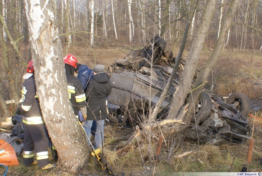 Podlaskie: Pięć osób zginęło w wypadku w Gałkówce pod Ostrołęką na DK 61 [aktl. ZDJĘCIA]