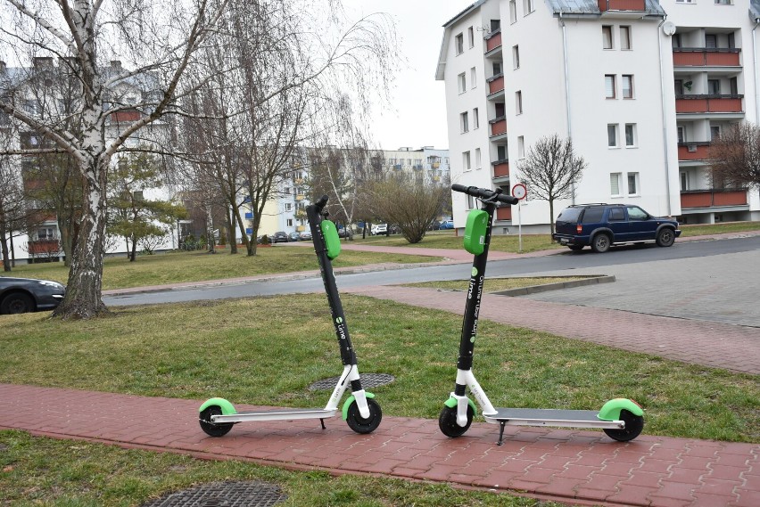 Elektryczne hulajnogi pojawiły się na chełmskich ulicach. Zobacz zdjęcia