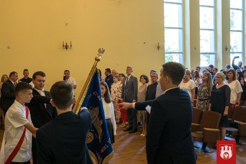 Zakończenie roku szkolnego w placówkach na terenie powiatu zgierskiego. ZDJĘCIA