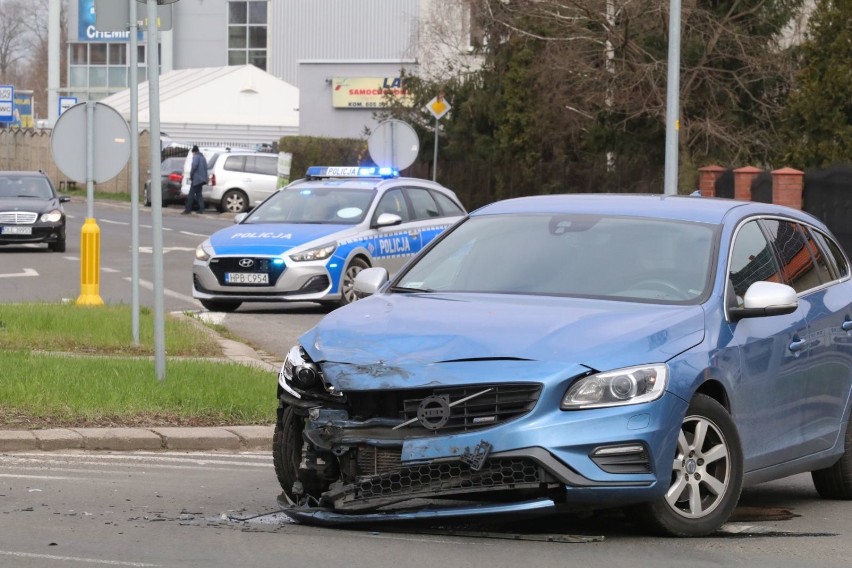 Wypadek na ulicy Wrocławskiej w Legnicy, zobaczcie zdjęcia