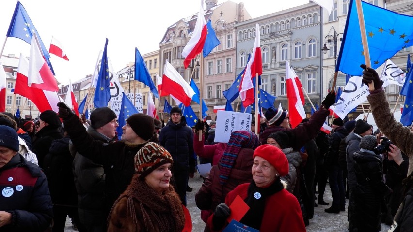 Manifestacja KOD na Starym Rynku w Bydgoszczy [zdjęcia, wideo] 