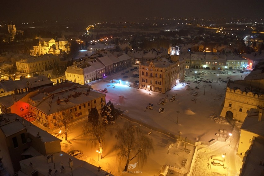 Piękny Jarosław w zimowy wieczór. Zobacz zdjęcia z drona autorstwa Tomasza Flaka [GALERIA]