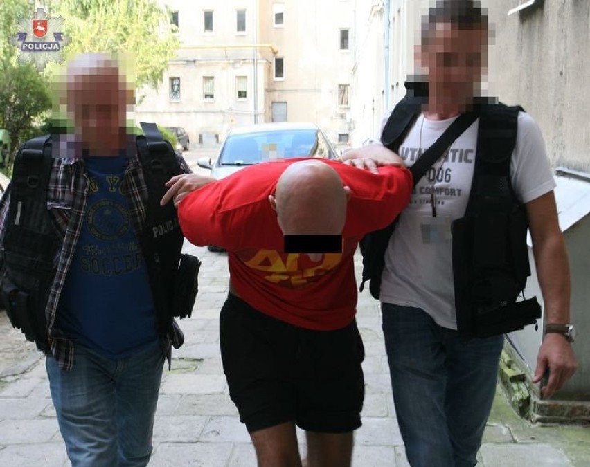 W Lublinie zatrzymano dwóch oszustów. Podawali się za policjantów (WIDEO)