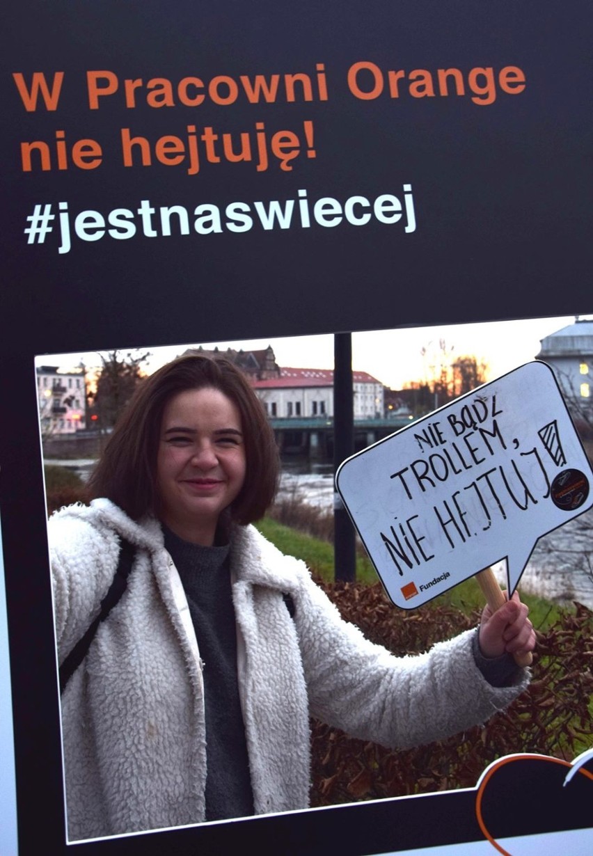 Akcja przeciwko hejtowi w Gubinie: #jestnaswiecej