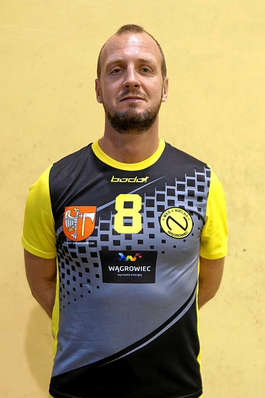 Bartosz Świerad, rozgrywający, trener,
37 lat, 
wzrost: 187...