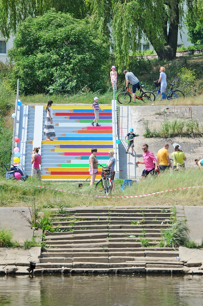 Kolorowe schody nad Wartą w Poznaniu