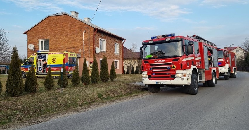 Tragedia w domu w Ujkowicach pod Przemyślem. Nie żyje 48-letni mężczyzna [ZDJĘCIA]