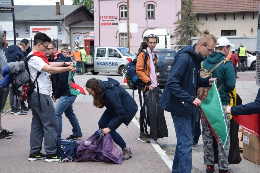 Lubuscy harcerze wyruszają na Monte Cassino - dworzec PKS w...