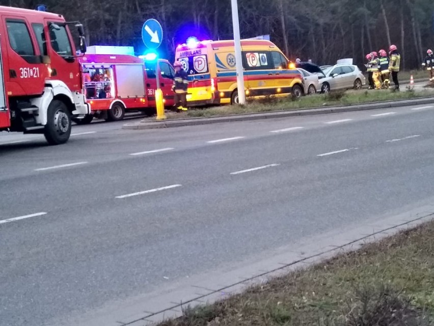 Wypadek z udziałem trzech samochodów na Toruńskiej we Włocławku [zdjęcia]