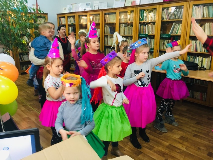 Warsztaty dla dzieci w Filii Bibliotecznej w Rudzie[FOTO]
