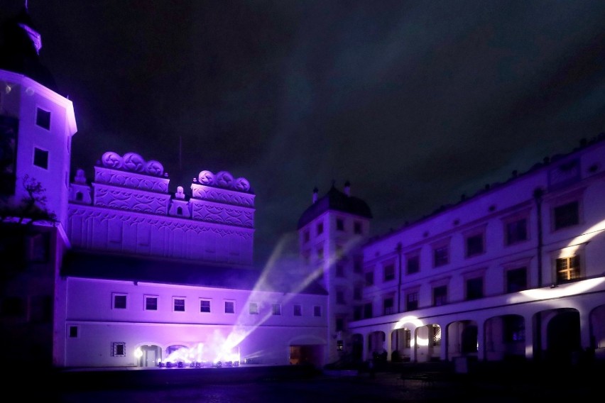 Opera pięknie rozświetliła Zamek dla medyków. Zobacz zdjęcia i wideo