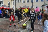 Tak trzeba świętować! Opolanie bawią się na piknikach rodzinnych. Są  warsztaty dla dzieci, pokazy ratownictwa, występy i polonez!