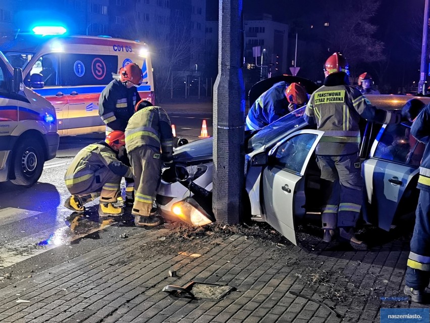 Wypadek dwóch opli na skrzyżowaniu ulic Kaliska - Zbiegniewskiej we Włocławku [zdjęcia, nowe informacje]
