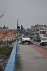 Świąteczne ozdoby w Śremie: w mieście montowana jest bożonarodzeniowa iluminacja [FOTO]