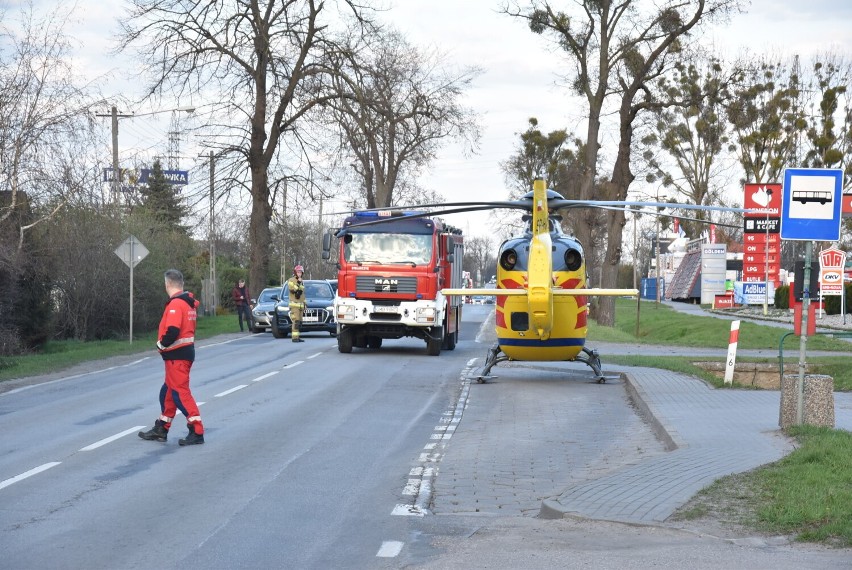 Malbork. Lądowanie śmigłowca LPR na drodze krajowej nr 22. Pacjentka wymagała pilnego transportu do Gdańska