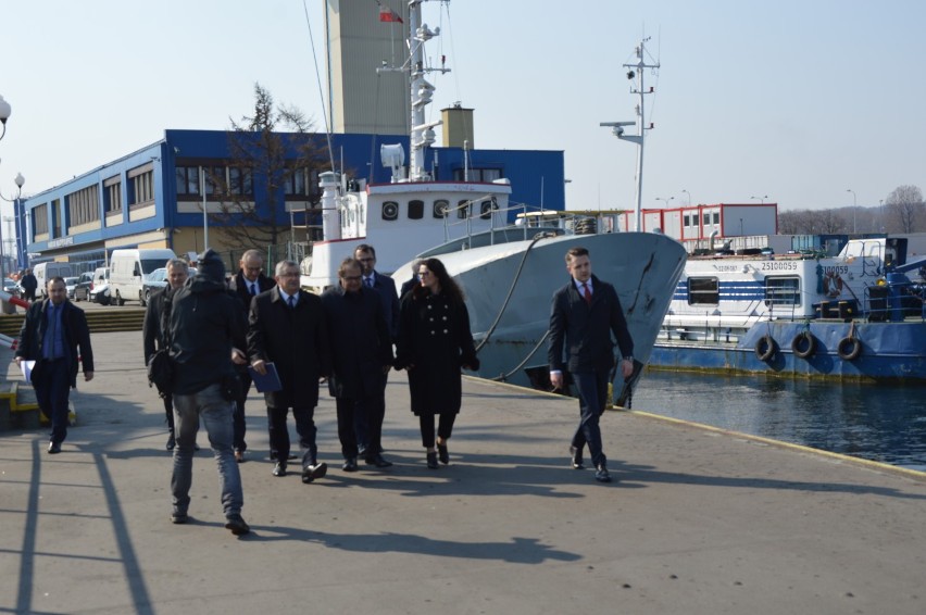 Gdyński port stawia na kolej. Przebudowanych zostanie siedem kilometrów torowisk [zdjęcia]