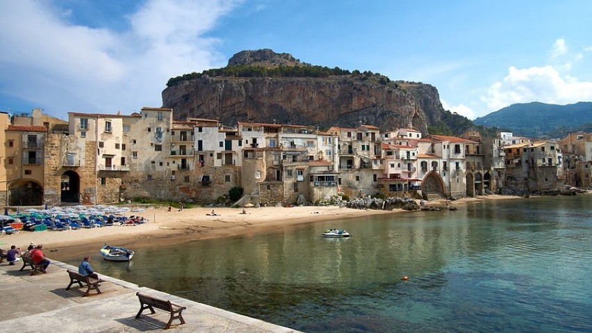 Na 7. miejscu znalazła się włoska wyspa Sycylia, z...