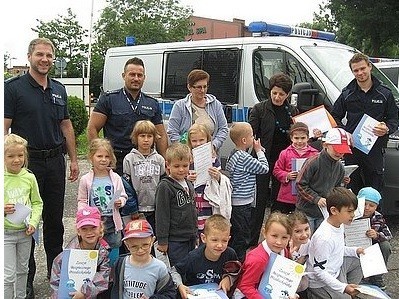 Dzieci rozmawiały o zagrożeniach z policjantami