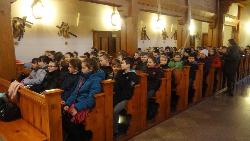 Rekolekcje ZSP nr 3 w Pleszewie w kościele Najświętszego...