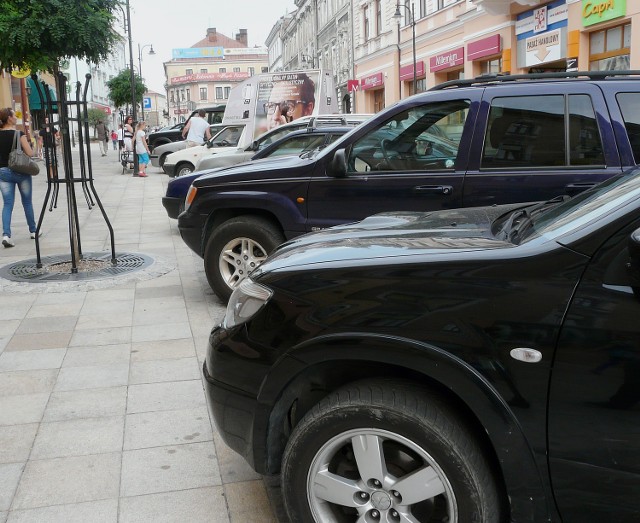 Na tarnowskich parkingach próżno szukać samochodów hybrydowych