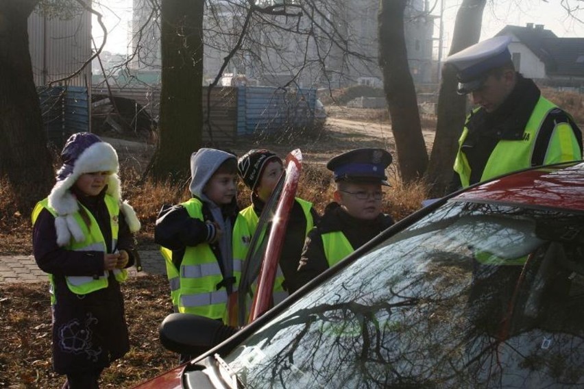 Po drugiej stronie ulicy, w bezpiecznym miejscu,  czekał już...