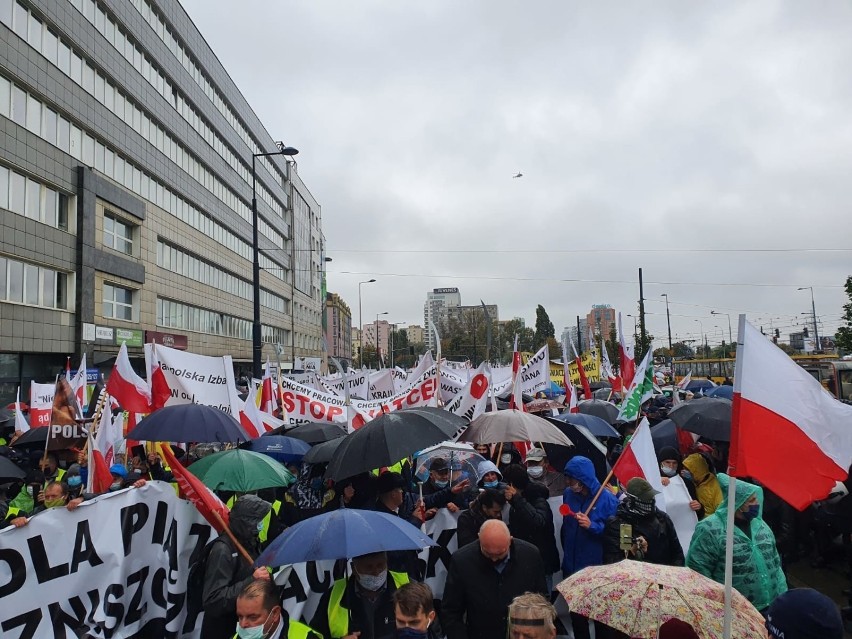 Protest rolników w Warszawie 13.10.2020 na żywo. Protestujący idą pod Sejm [zdjęcia, relacja]