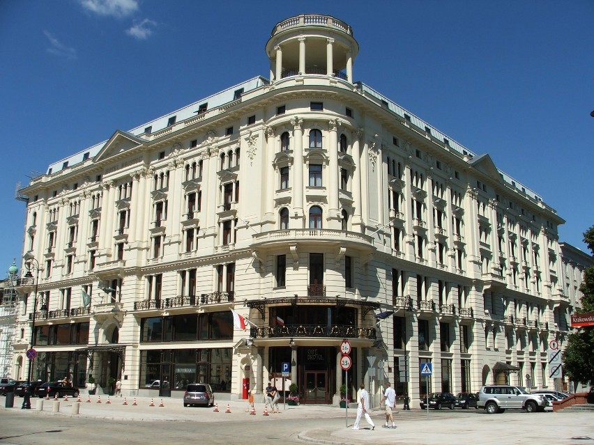 Pierwszy hotel w Warszawie oddano do użytku w roku 1901. Był...