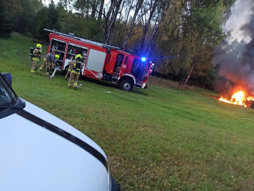 W Kowalewicach (gm. Miastko) spłonęła maszyna do prac...