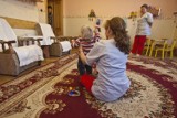 Jelenia Góra: Brakuje pieniędzy na ośrodek adopcyjny. Rodzice protestują