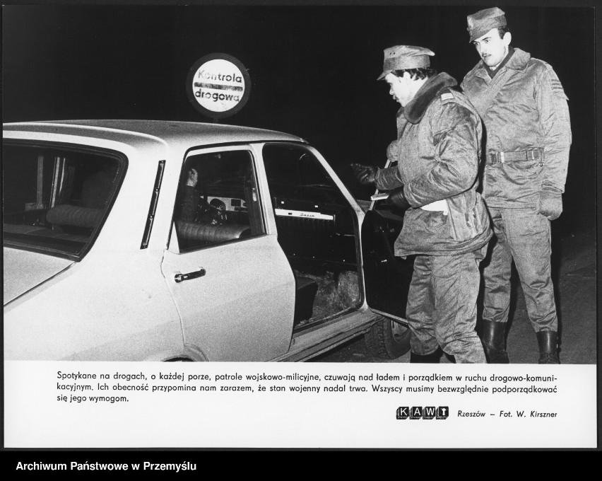 Rok 1982. Patrole wojskowo-milicyjne na drogach województwa...