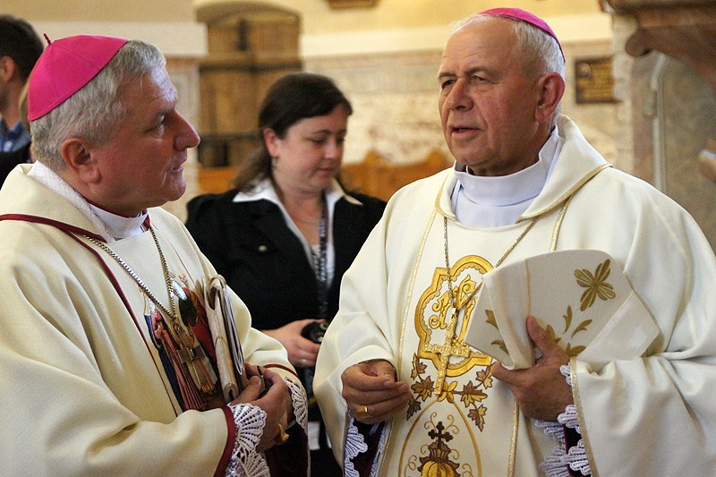 Diecezja kaliska ma nowego ordynariusza. Uroczysty ingres biskupa Edwarda Janiaka. ZDJĘCIA
