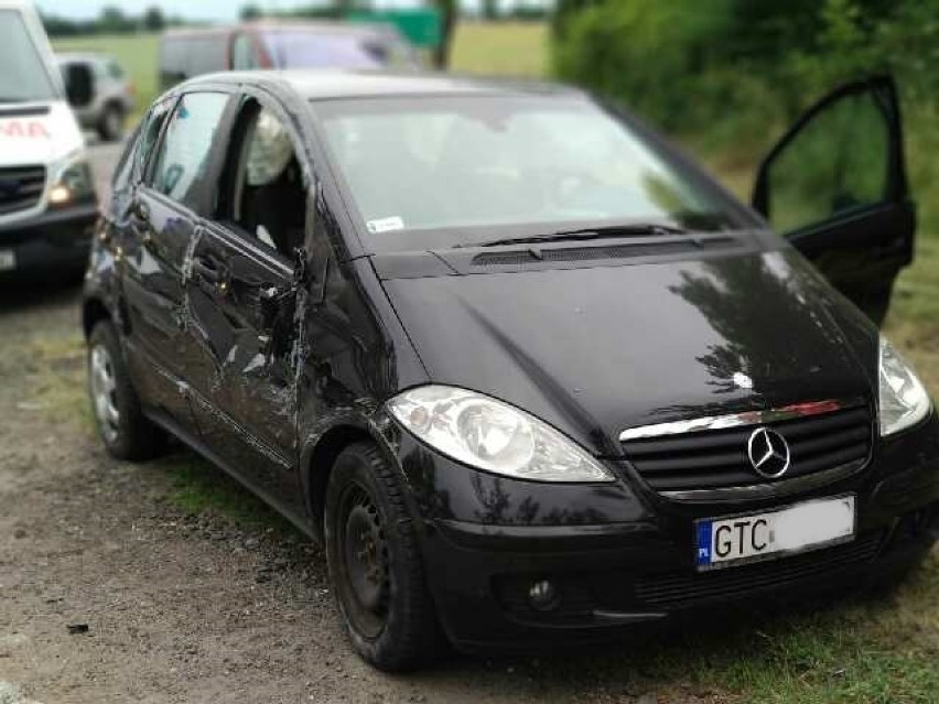Wypadek na "berlince" w Bałdowie. Jedno z aut dachowało... [ZDJĘCIA]